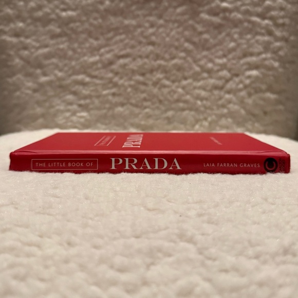 Fashion Books - Picture 6 of 10